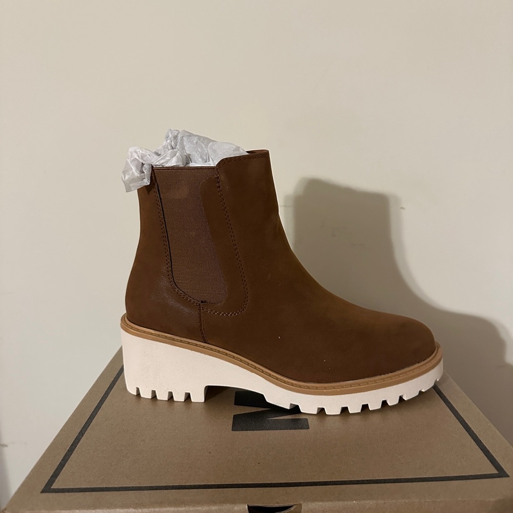 NIB Mia Ezri boot Cognac color in size 8.